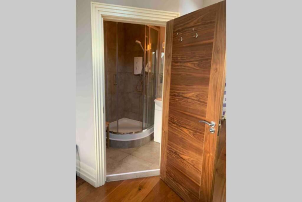 Centre Of Dingle Town - Luxury Holiday Apartment Dış mekan fotoğraf